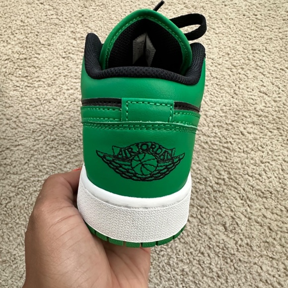 Air Jordan 1 Low - Picture 6 of 9